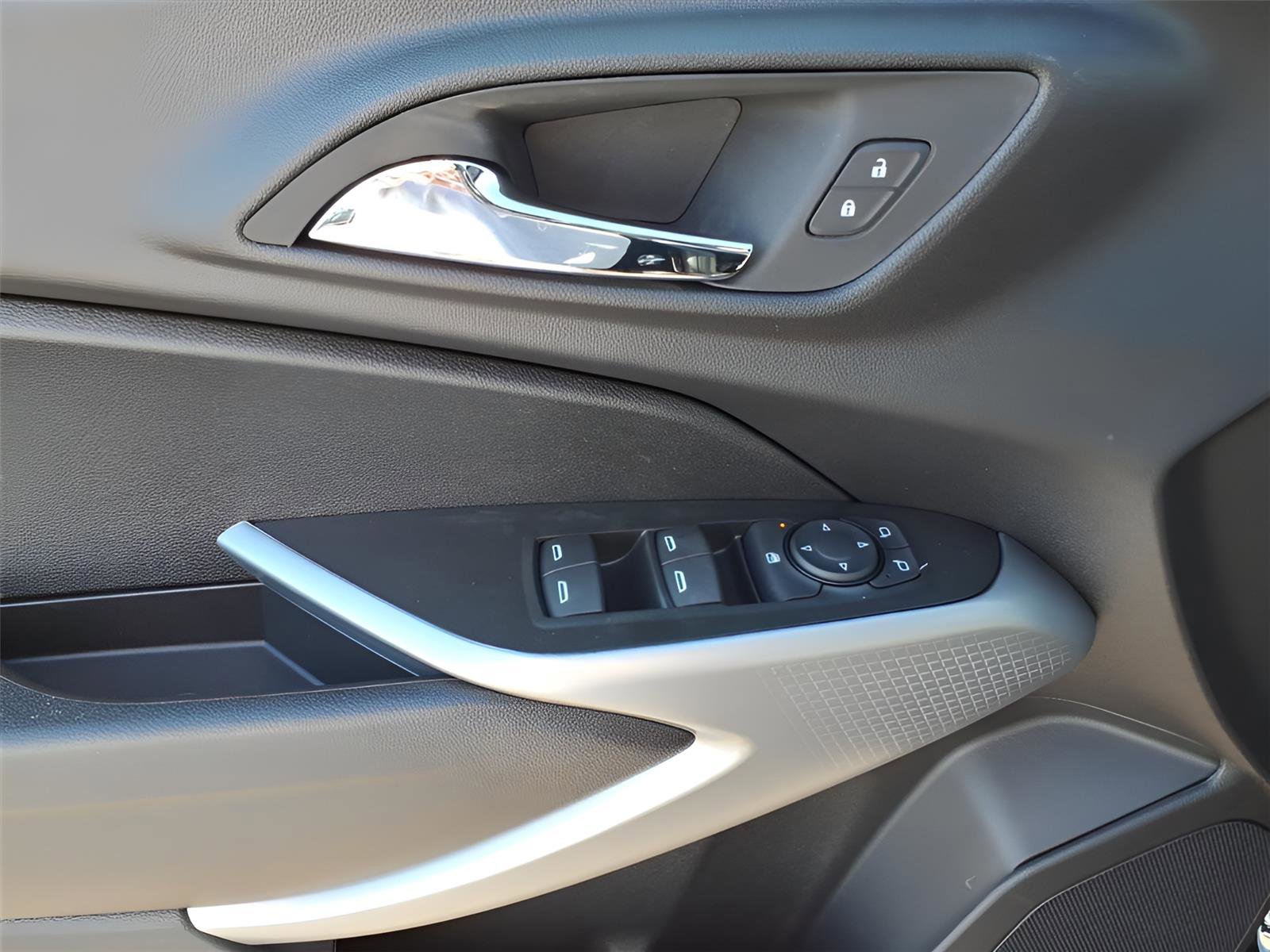 New 2026 Chevrolet Trax RS image 13