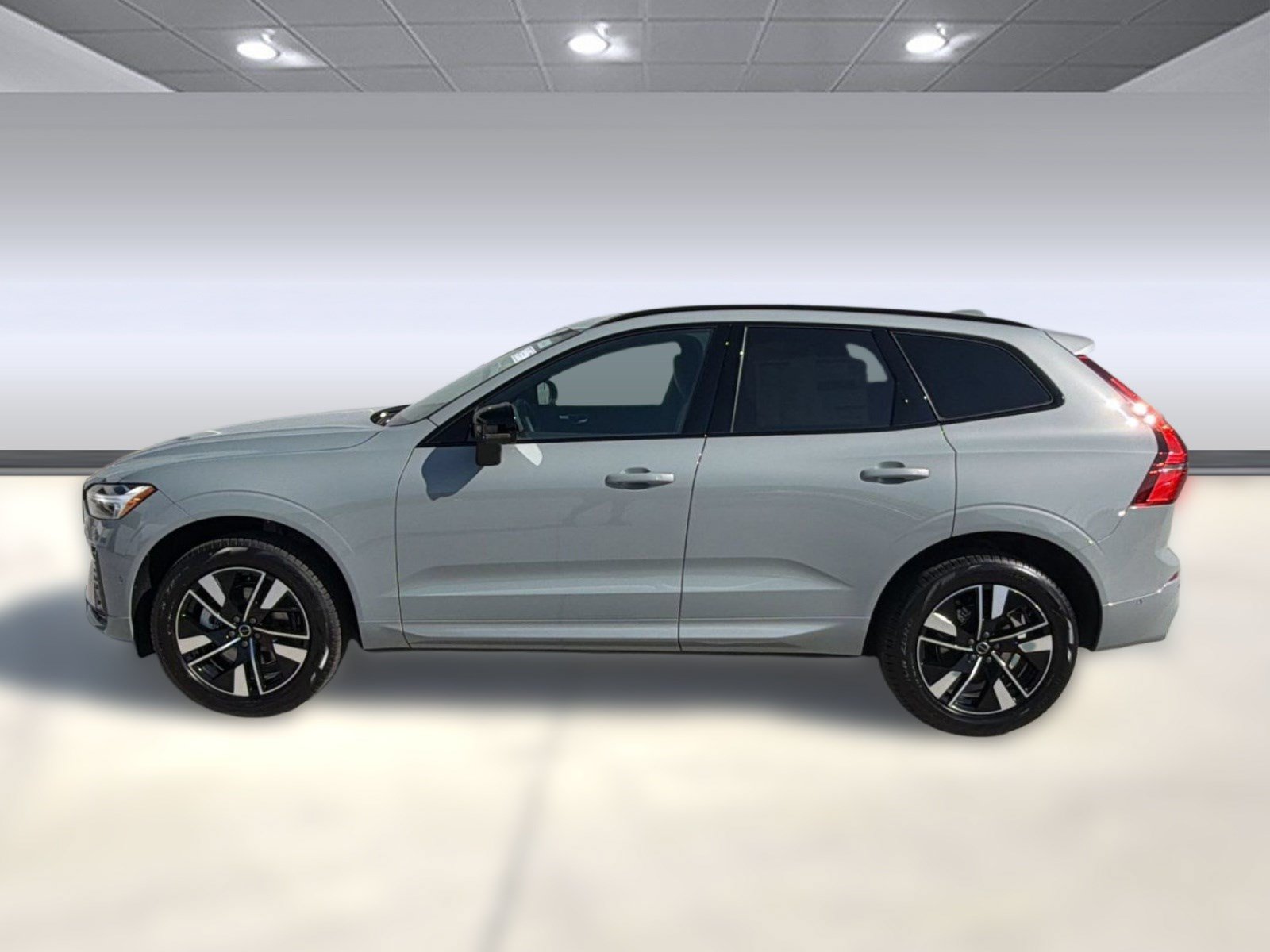 New 2026 Volvo XC60 B5 Plus w/ Climate Package AWD/4WD image 2