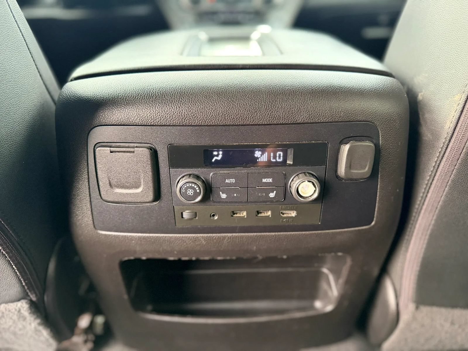 Used 2019 Chevrolet Suburban LT RWD image 18