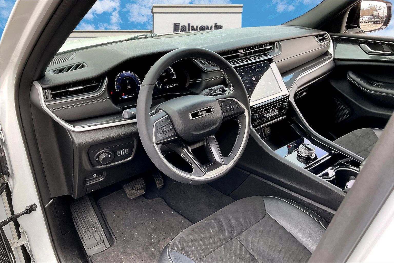 Certified 2023 Jeep Grand Cherokee Altitude image 13