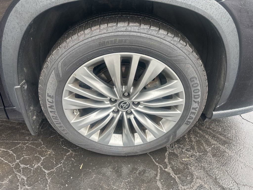 Used 2021 Toyota Highlander Platinum image 42