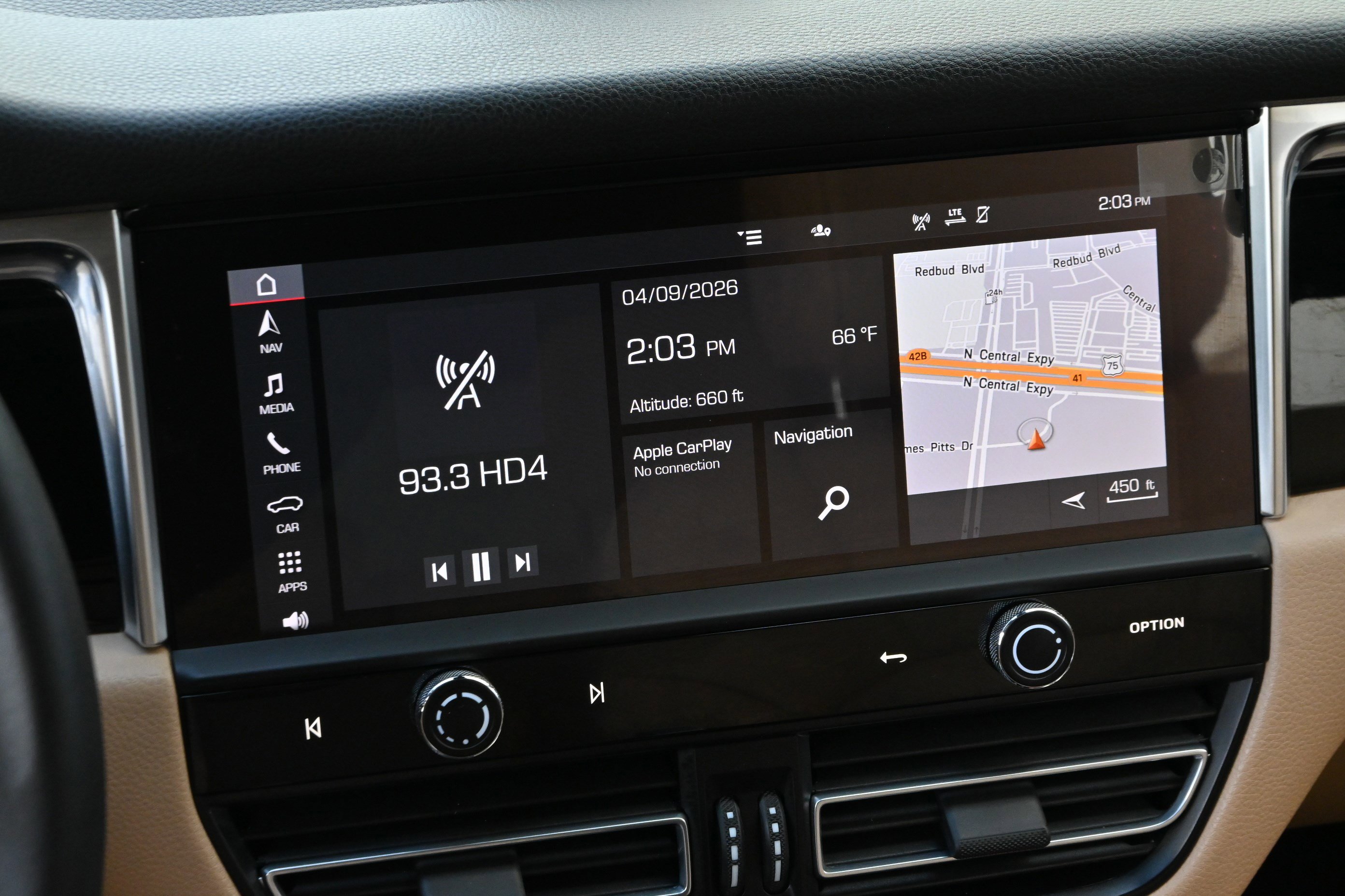 Used 2024 Porsche Macan image 18