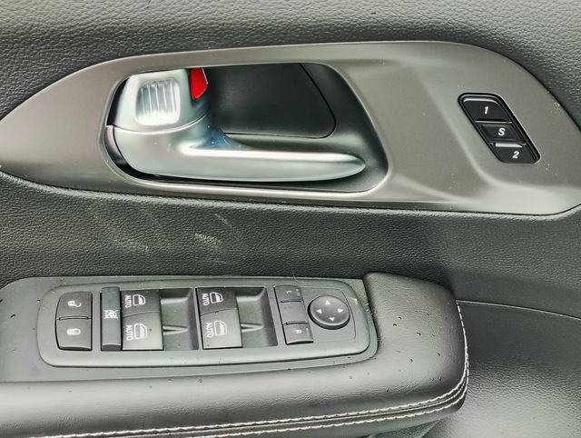 New 2026 Chrysler Pacifica Select AWD/4WD image 9