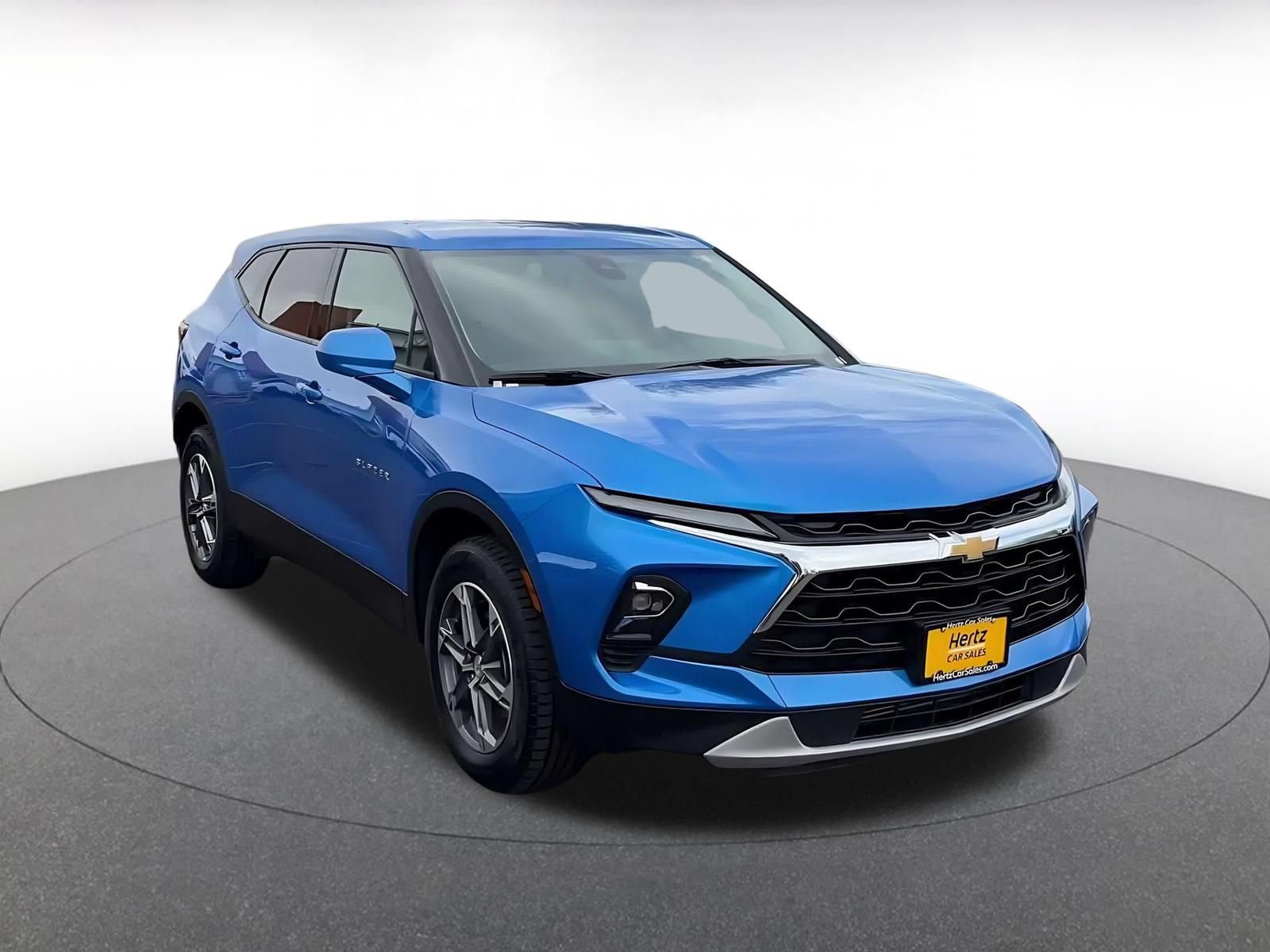 Used 2025 Chevrolet Blazer LT FWD image 3