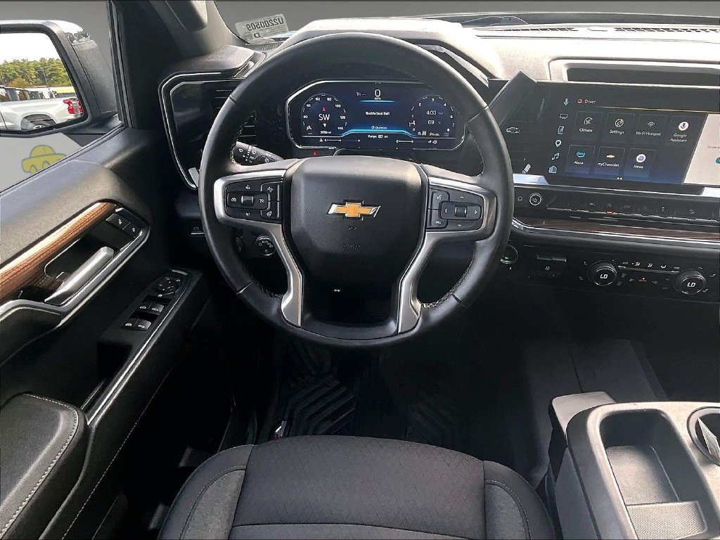Used 2023 Chevrolet Silverado 1500 LT AWD/4WD image 16
