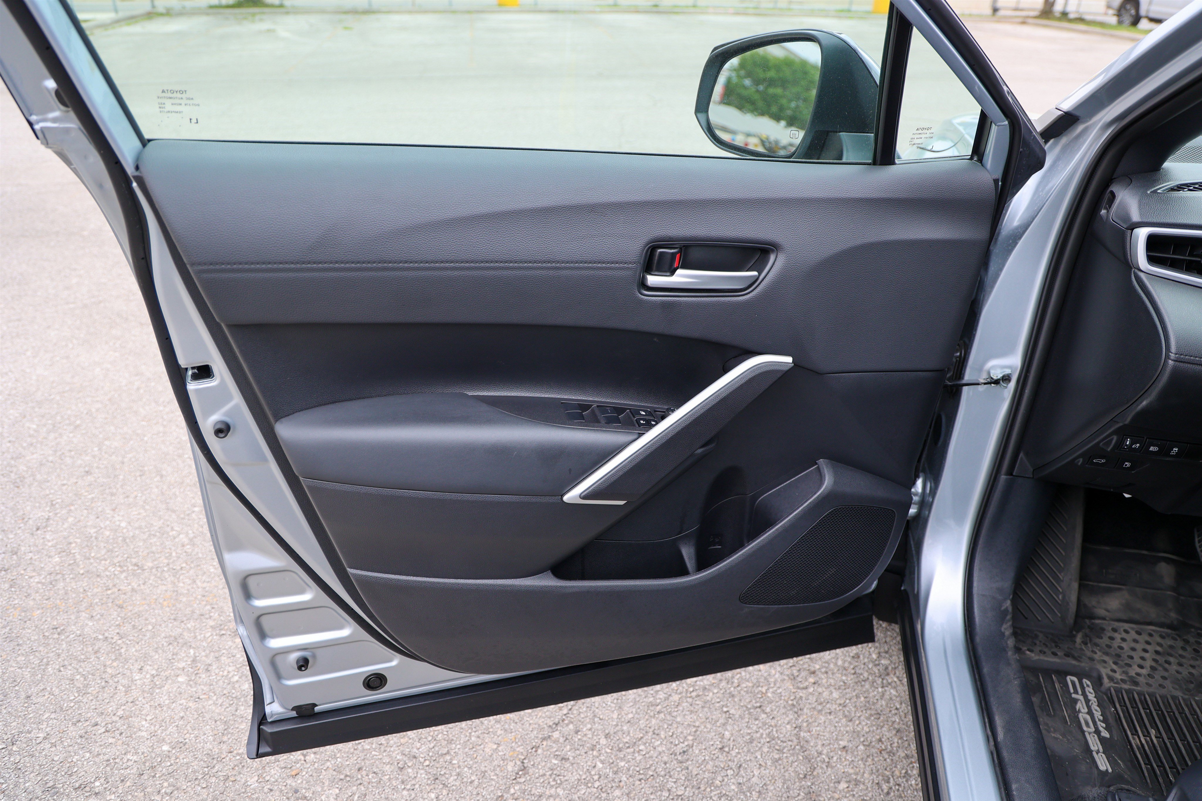 Used 2026 Toyota Corolla Cross XSE w/ Convenience Package image 32