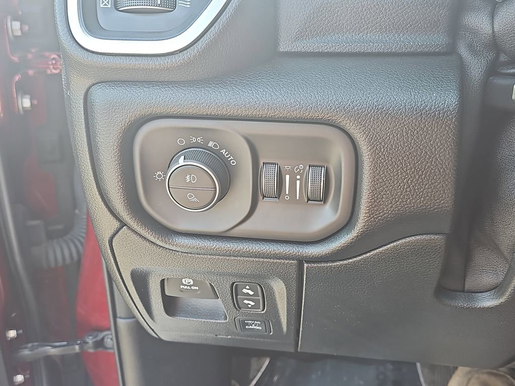Used 2020 RAM 1500 Laramie w/ Sport Appearance Package AWD/4WD image 31
