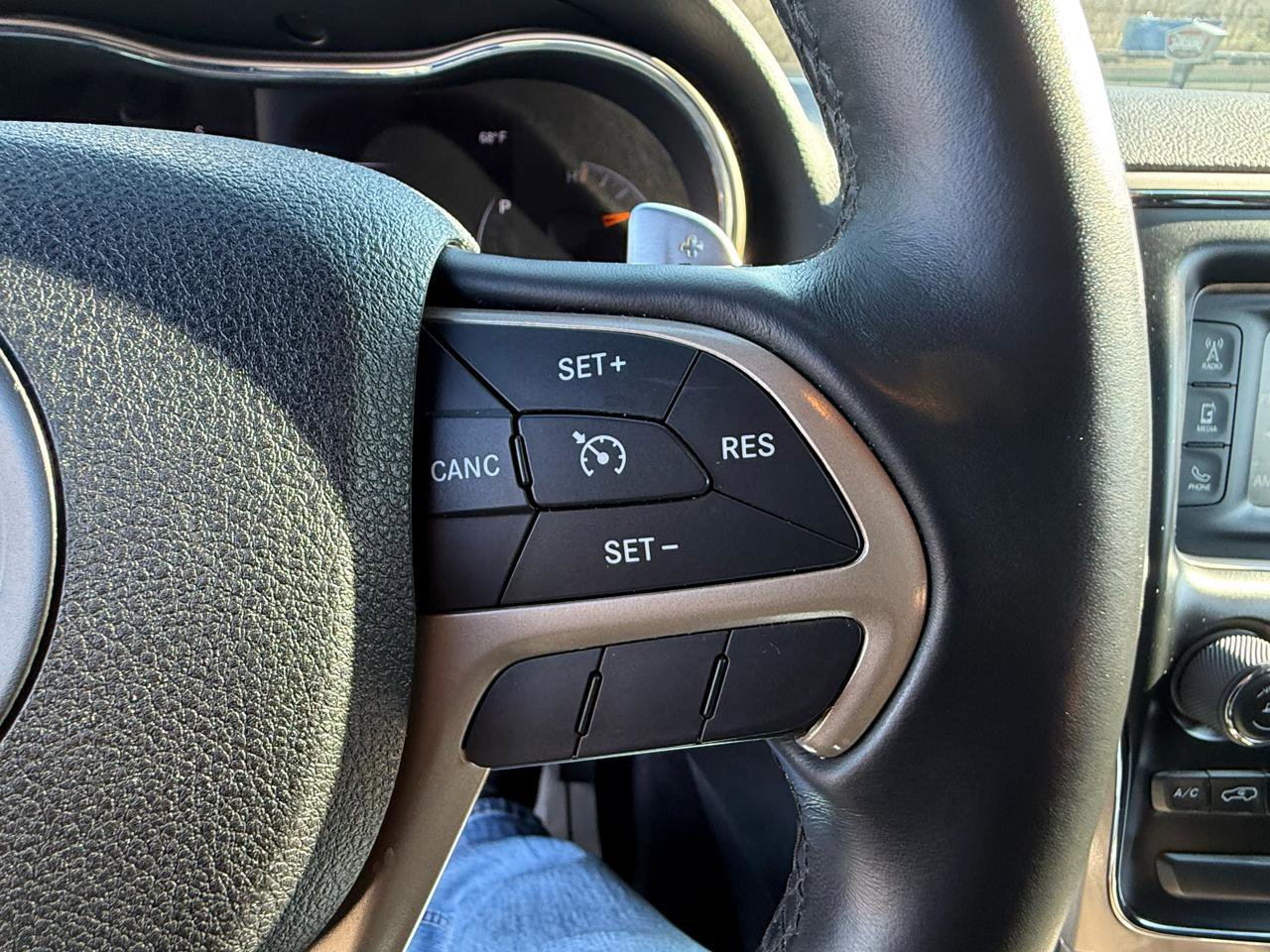 Used 2015 Jeep Grand Cherokee Laredo w/ Quick Order Package 23E image 18