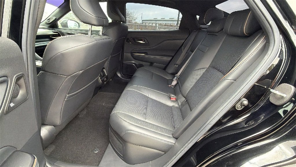 Used 2023 Toyota Crown Limited image 35