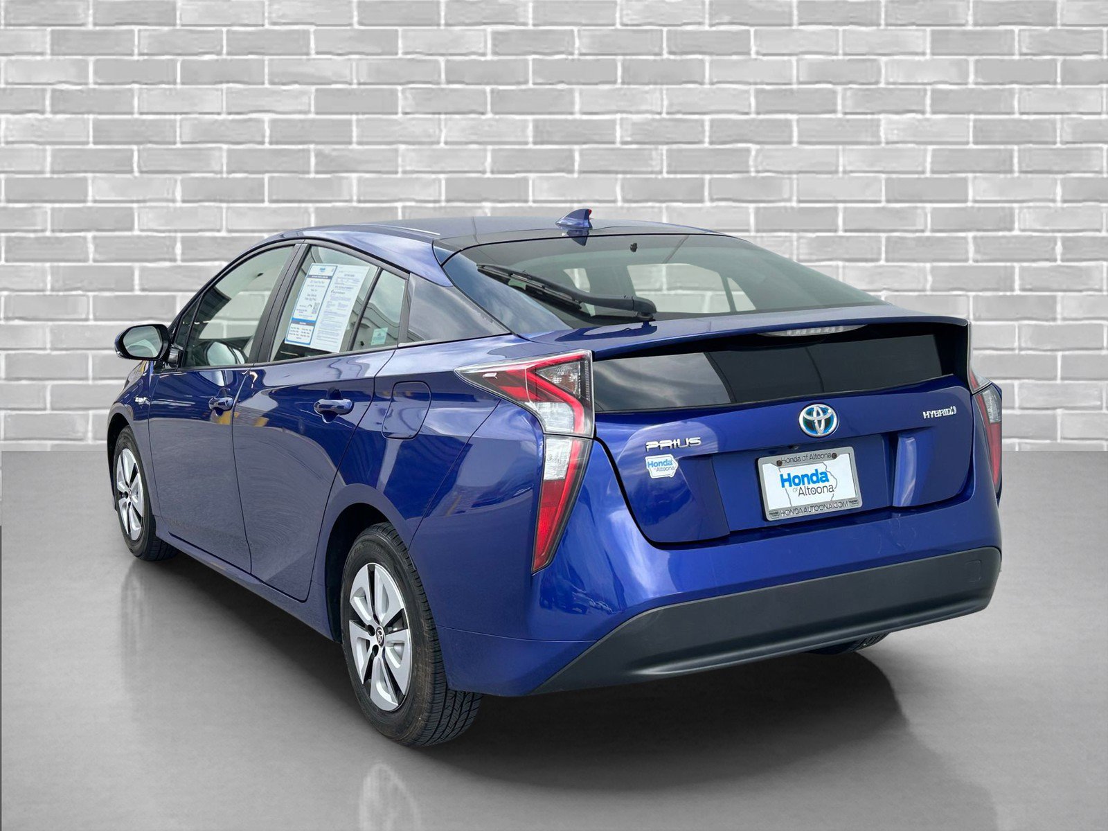 Used 2017 Toyota Prius Four image 3