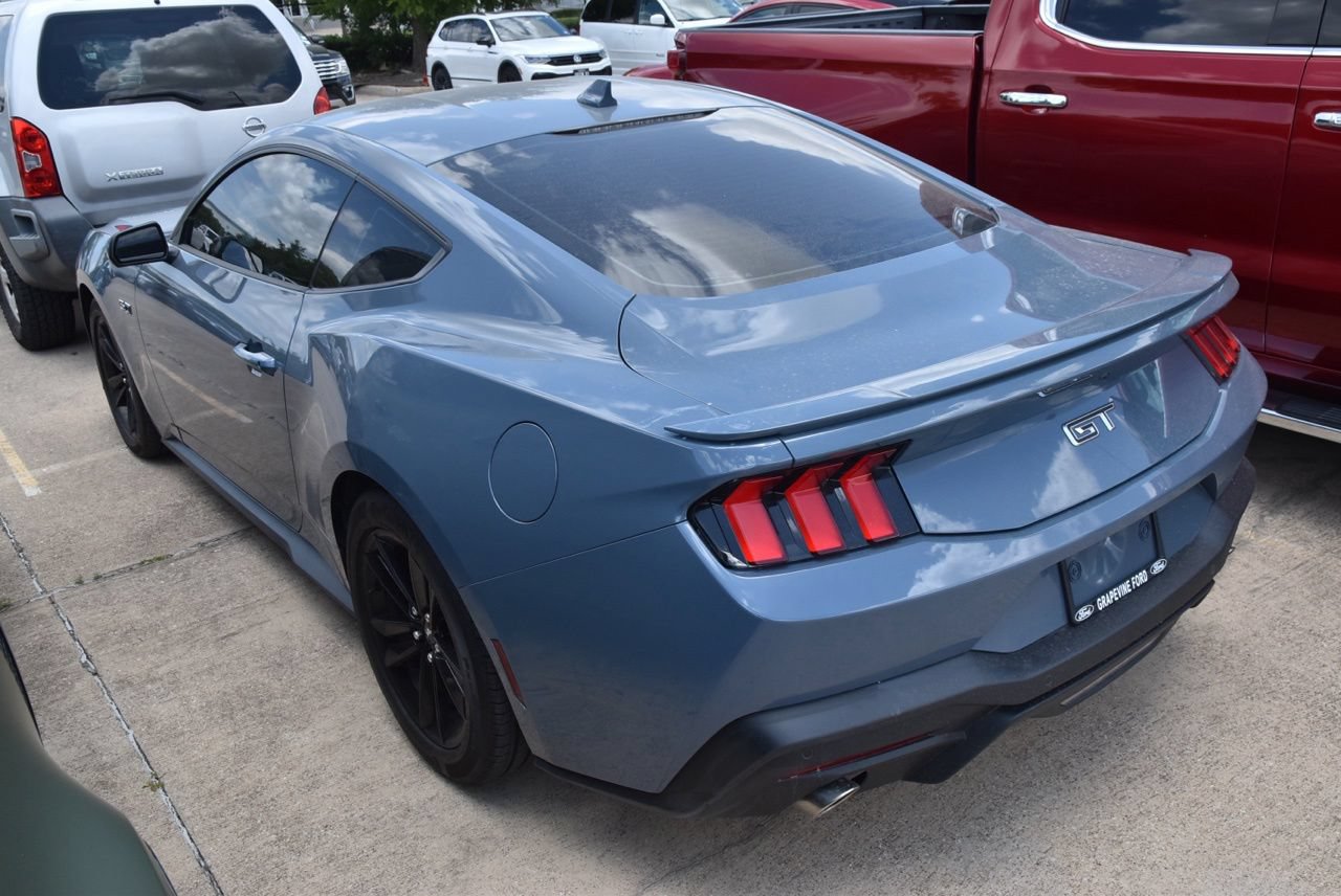 Used 2025 Ford Mustang GT RWD image 7