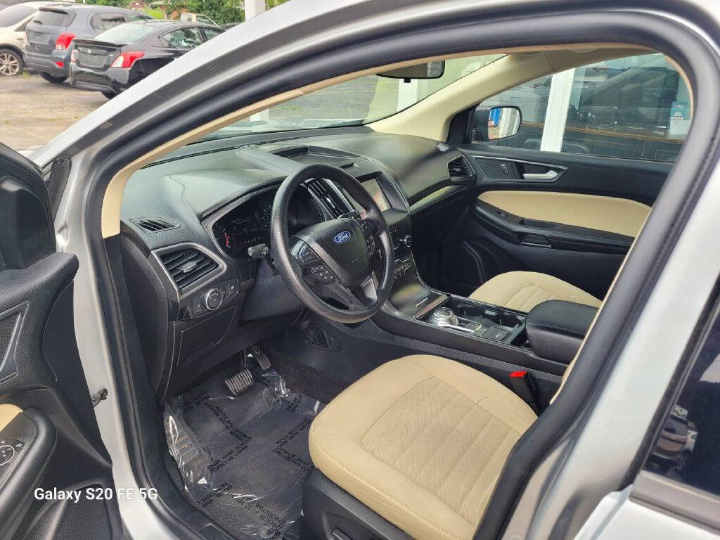 Used 2020 Ford Edge SE image 9