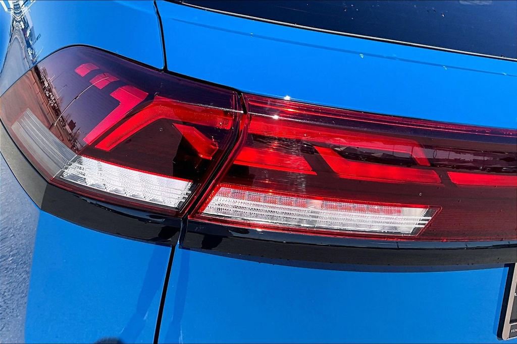 Used 2025 Volkswagen Atlas Cross Sport SEL R-Line image 31