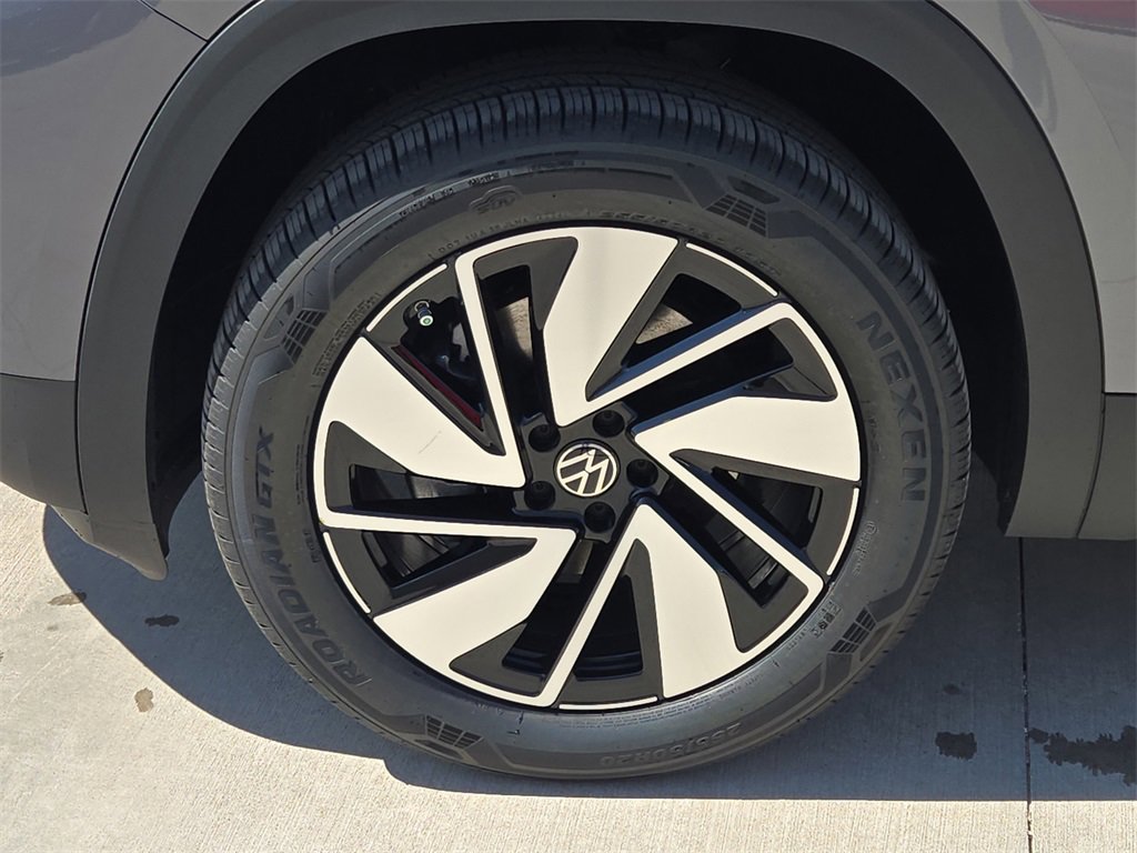 New 2025 Volkswagen Atlas SE image 13