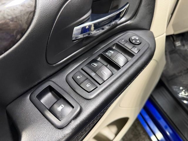 Used 2018 Dodge Grand Caravan SE w/ UConnect Hands-Free Group image 18