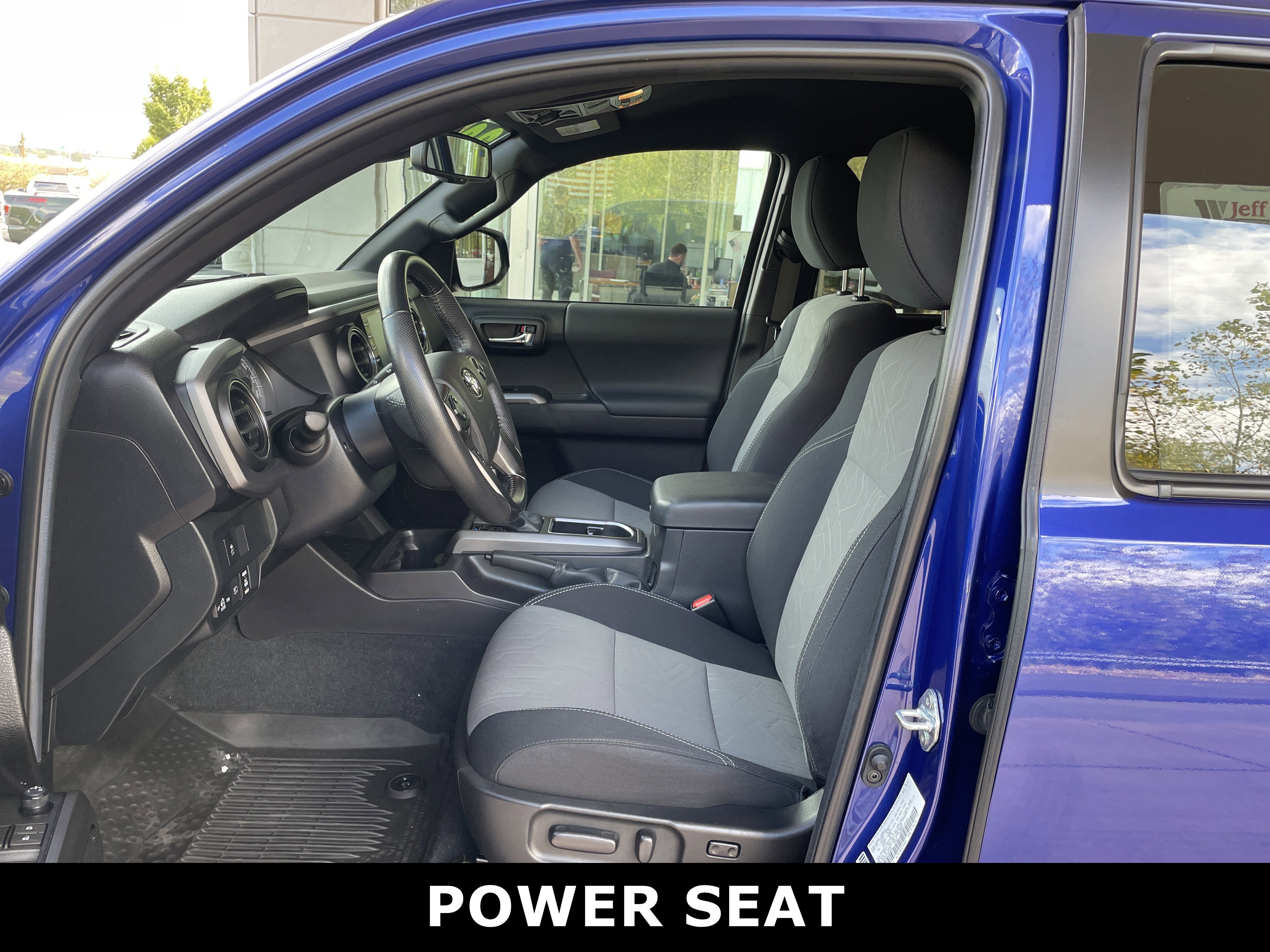 Used 2022 Toyota Tacoma TRD Off-Road image 7