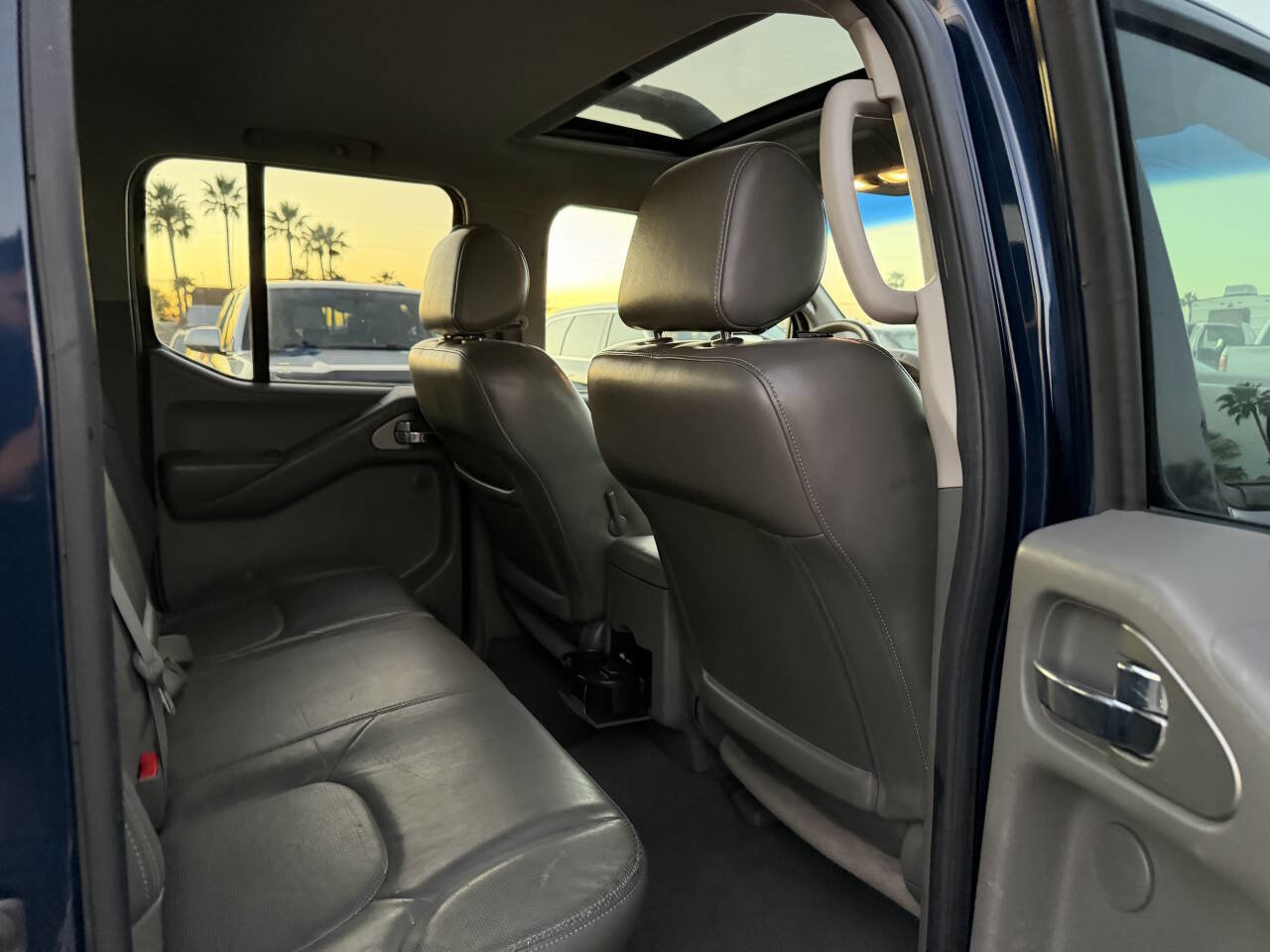 Used 2008 Nissan Frontier LE w/ Leather Pkg image 27