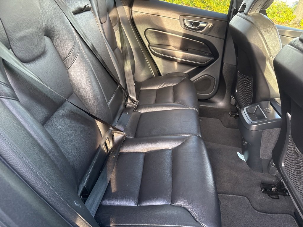 Used 2023 Volvo XC60 B5 Plus image 22