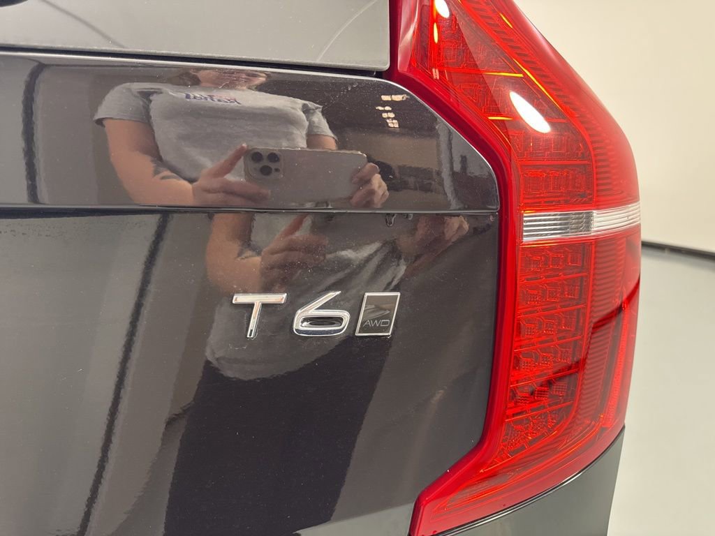Used 2020 Volvo XC90 T6 Momentum AWD/4WD image 7