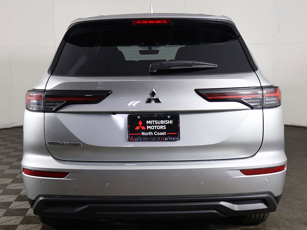 New 2026 Mitsubishi Outlander ES FWD image 11