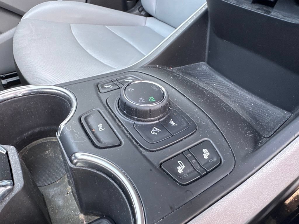Used 2022 GMC Terrain SLT w/ Tech Package AWD/4WD image 21