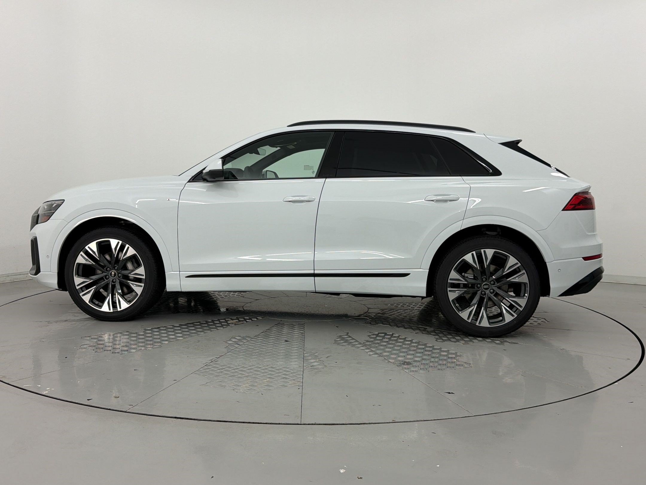 New 2026 Audi Q8 Premium Plus AWD/4WD image 2