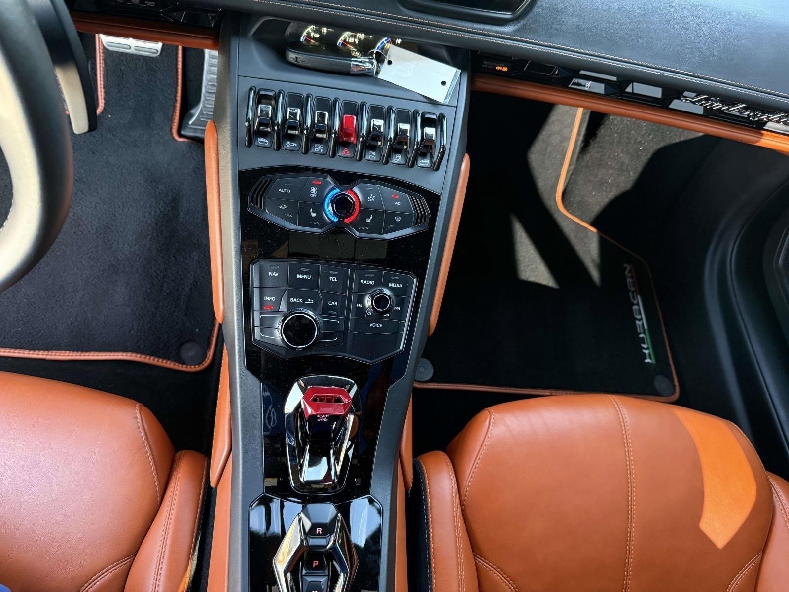 Used 2018 Lamborghini Huracan LP 610-4 AWD/4WD image 39