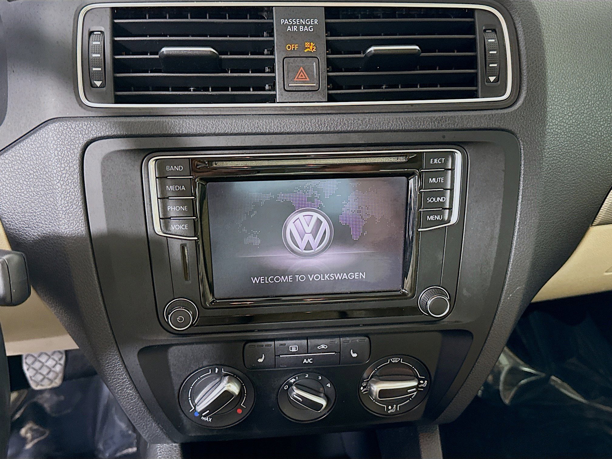 Used 2017 Volkswagen Jetta SE image 18