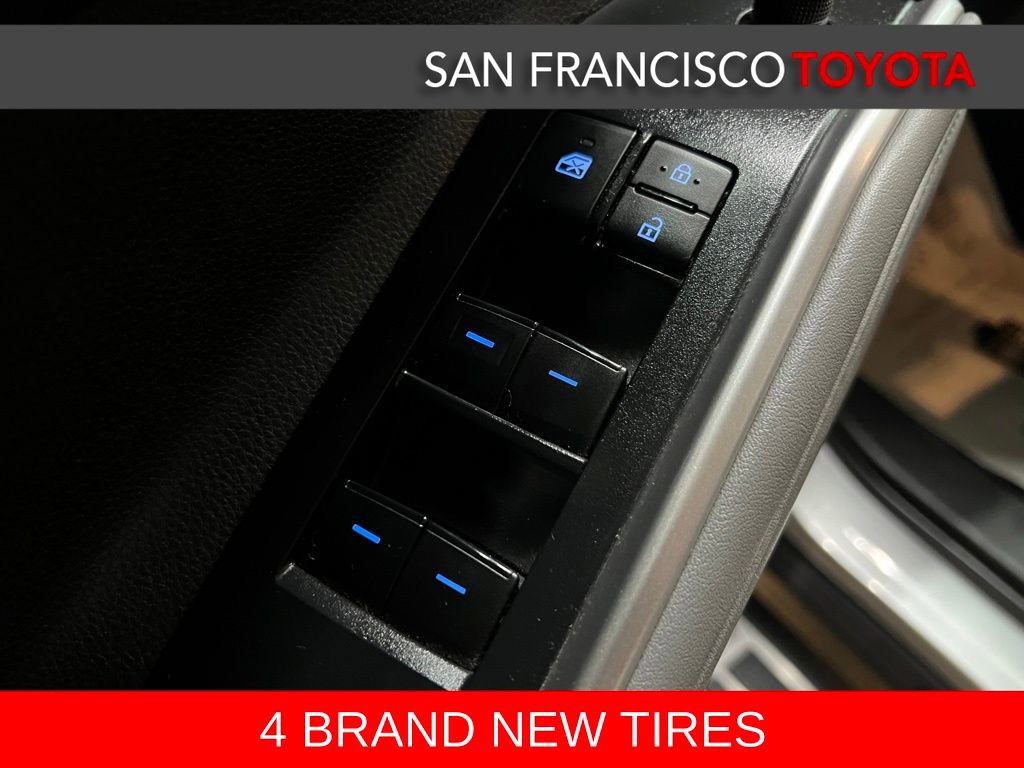 Used 2022 Toyota Highlander XLE AWD/4WD image 38