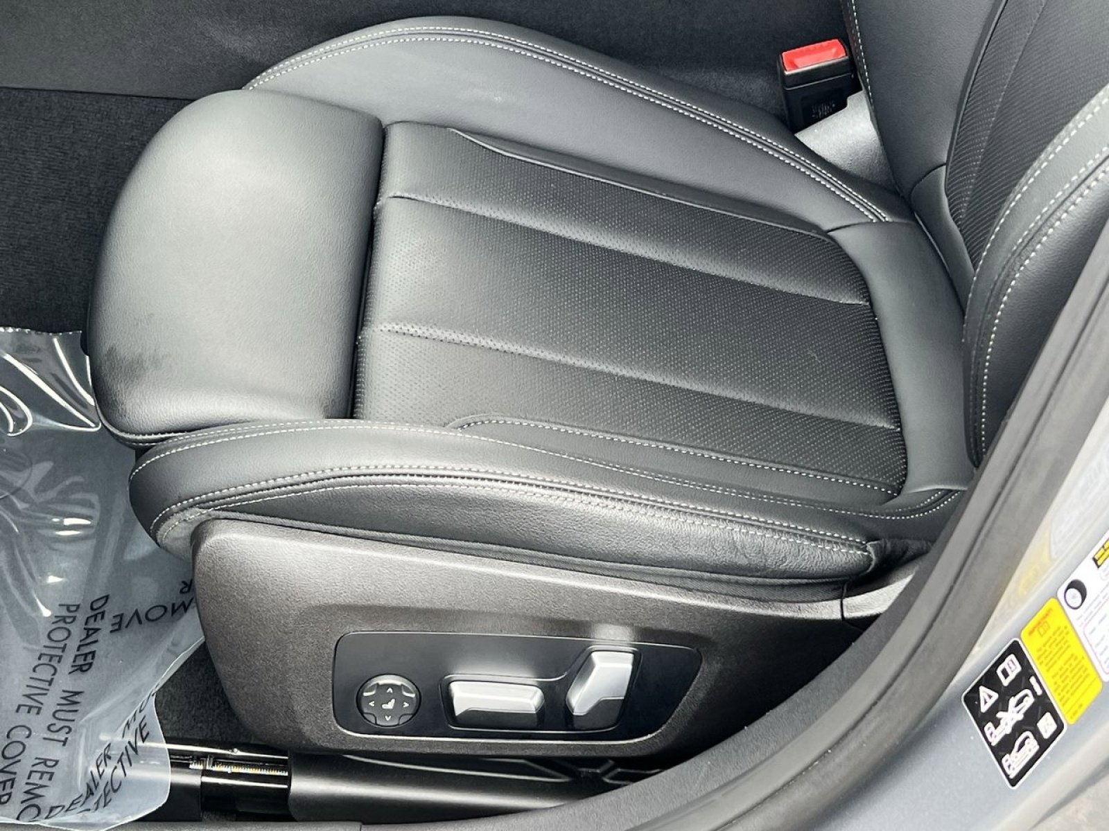 Used 2023 BMW 330i xDrive Sedan w/ Driving Assistance Package image 15