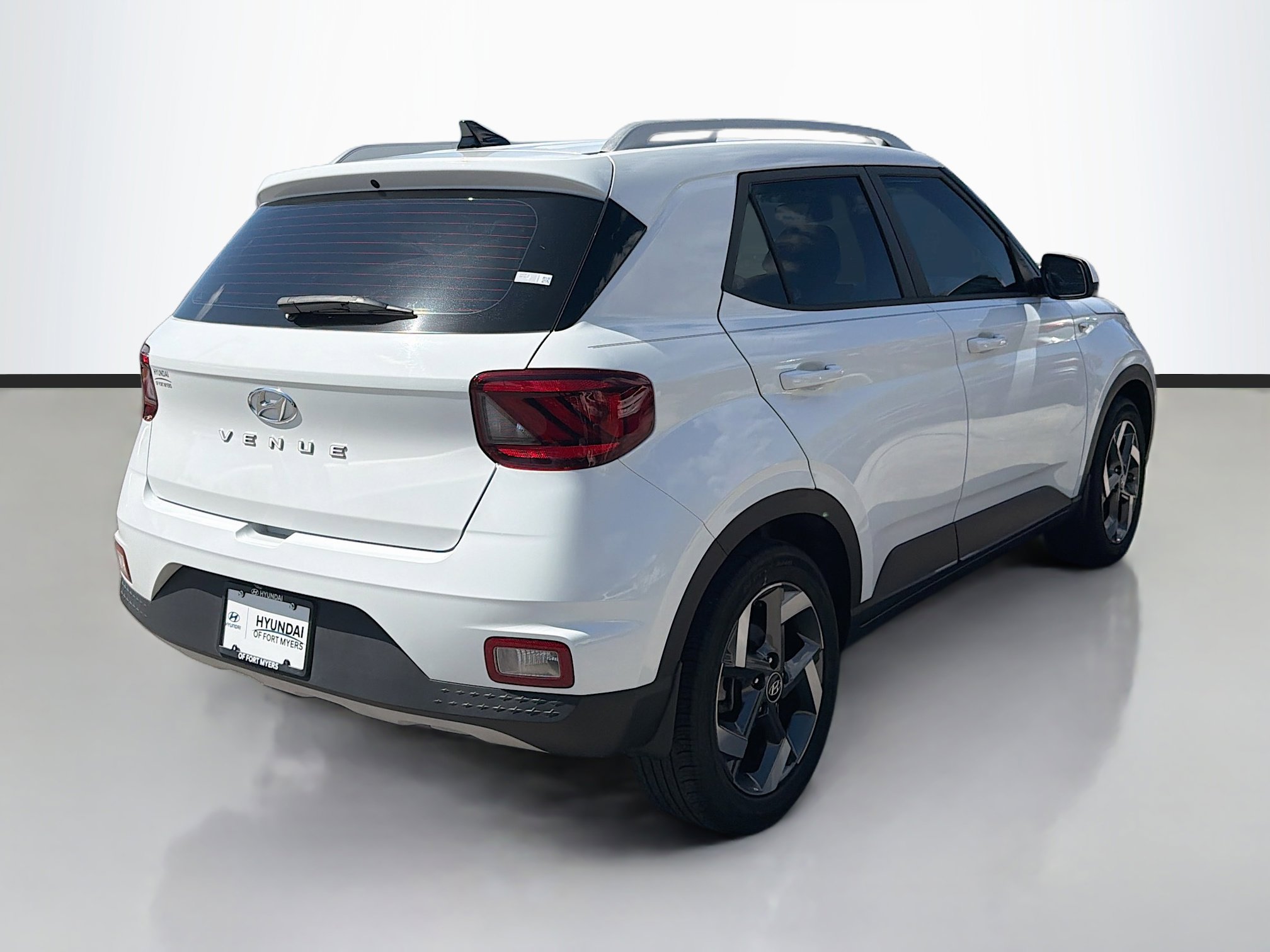 Used 2021 Hyundai Venue SEL image 3