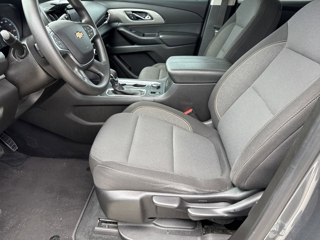 Used 2021 Chevrolet Traverse LS FWD image 9