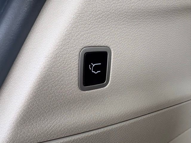 Used 2024 Chrysler Pacifica Touring-L image 34