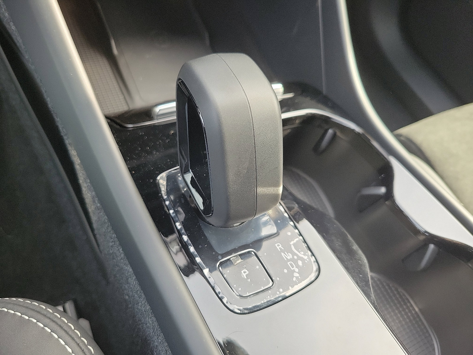 Certified 2023 Volvo XC40 Recharge Plus w/ Protection Package Premier image 15