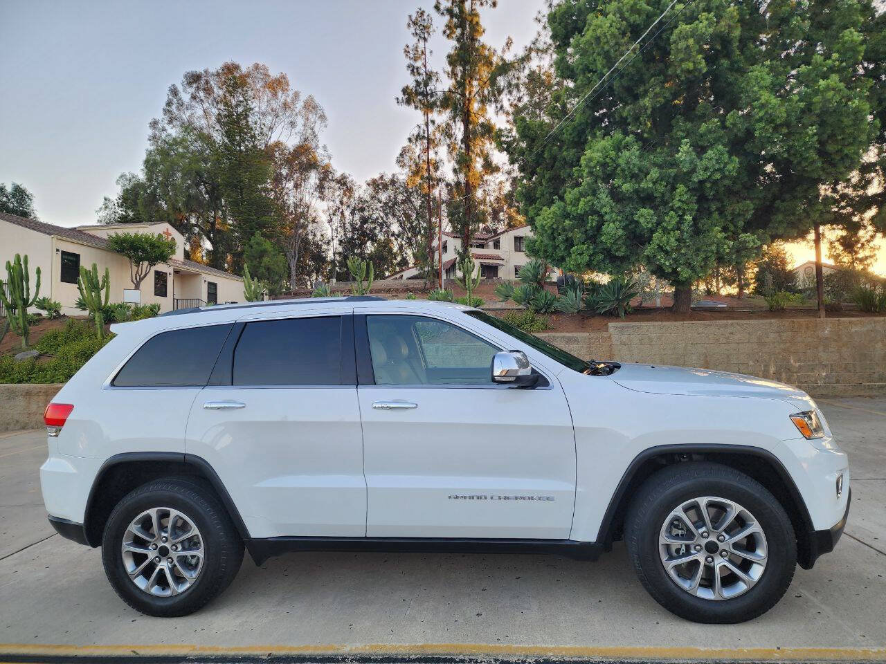 Used 2015 Jeep Grand Cherokee Limited AWD/4WD image 6