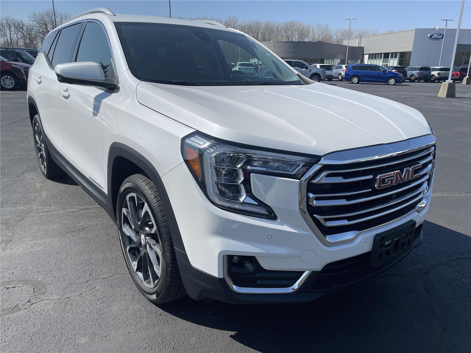 Used 2022 GMC Terrain SLT w/ Infotainment Package II AWD/4WD image 7