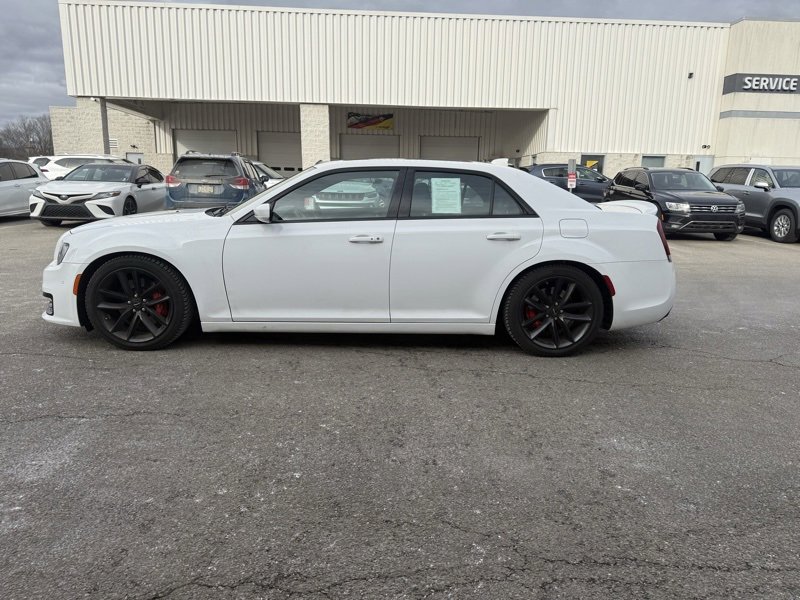 Used 2023 Chrysler 300 C image 9