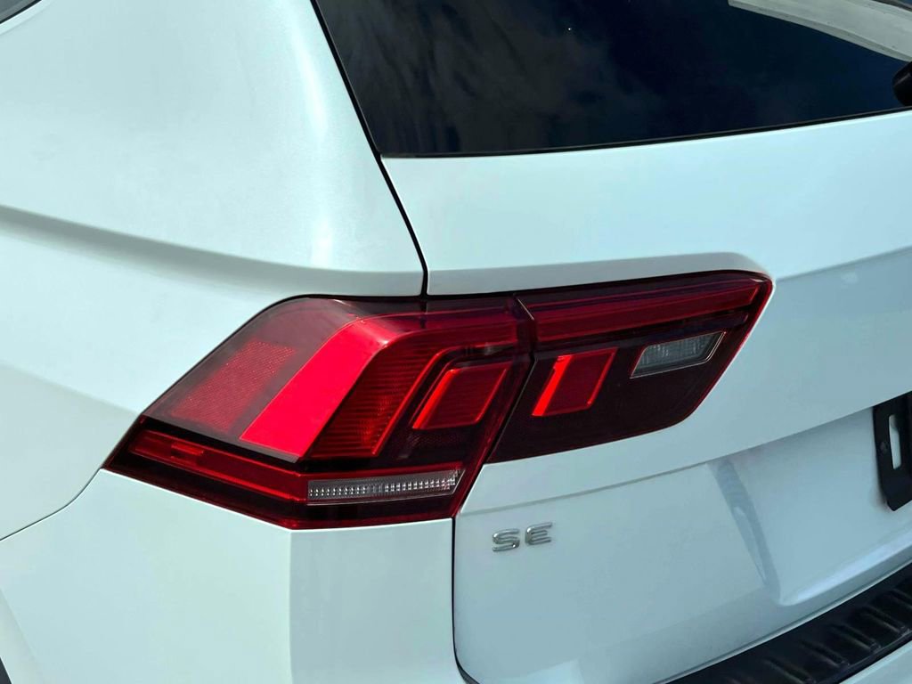 Used 2022 Volkswagen Tiguan SE R-Line image 9
