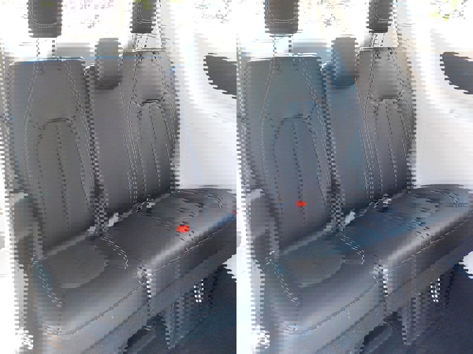 Used 2024 Chrysler Pacifica Touring-L image 12