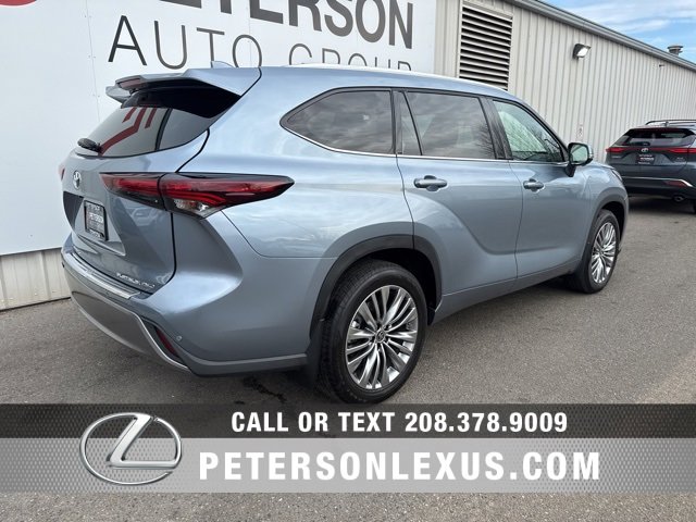 Used 2024 Toyota Highlander Platinum image 3
