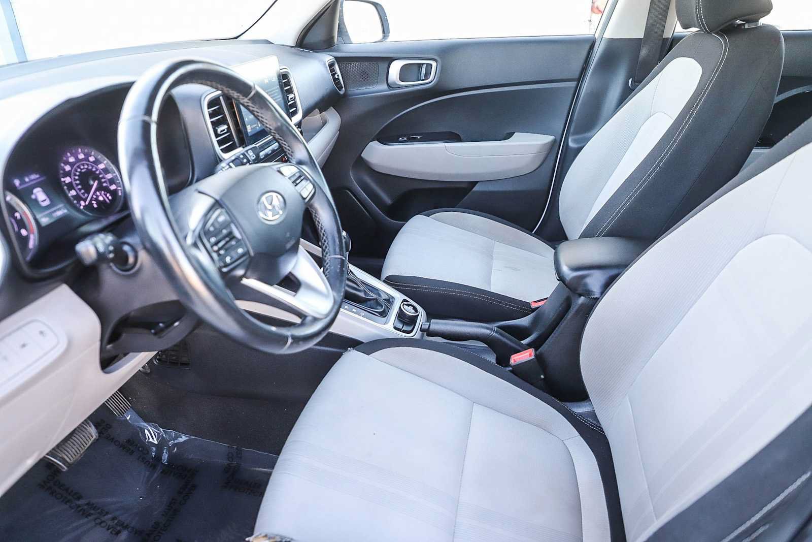 Used 2020 Hyundai Venue SEL w/ Convenience Package FWD image 15