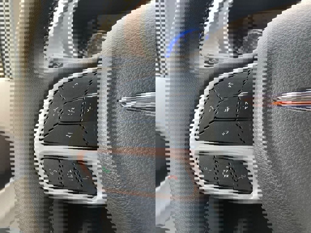 Used 2023 Chrysler Voyager LX image 15