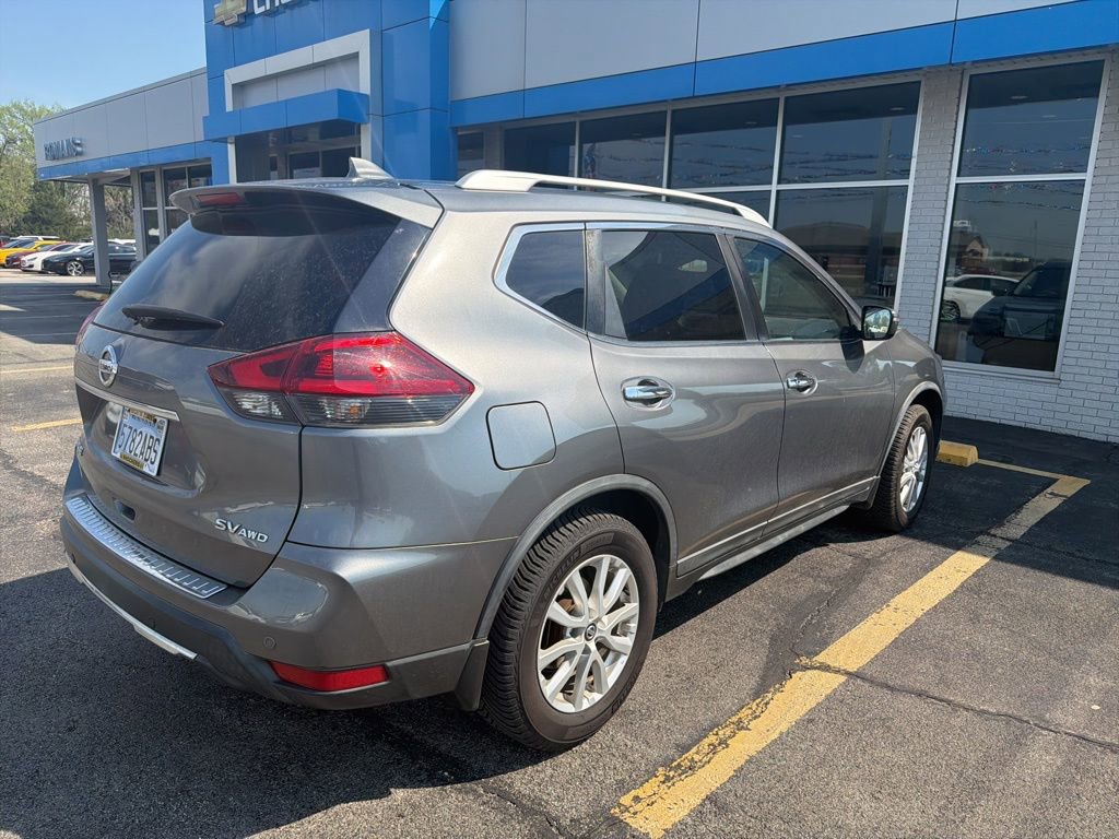 Used 2020 Nissan Rogue SV image 3