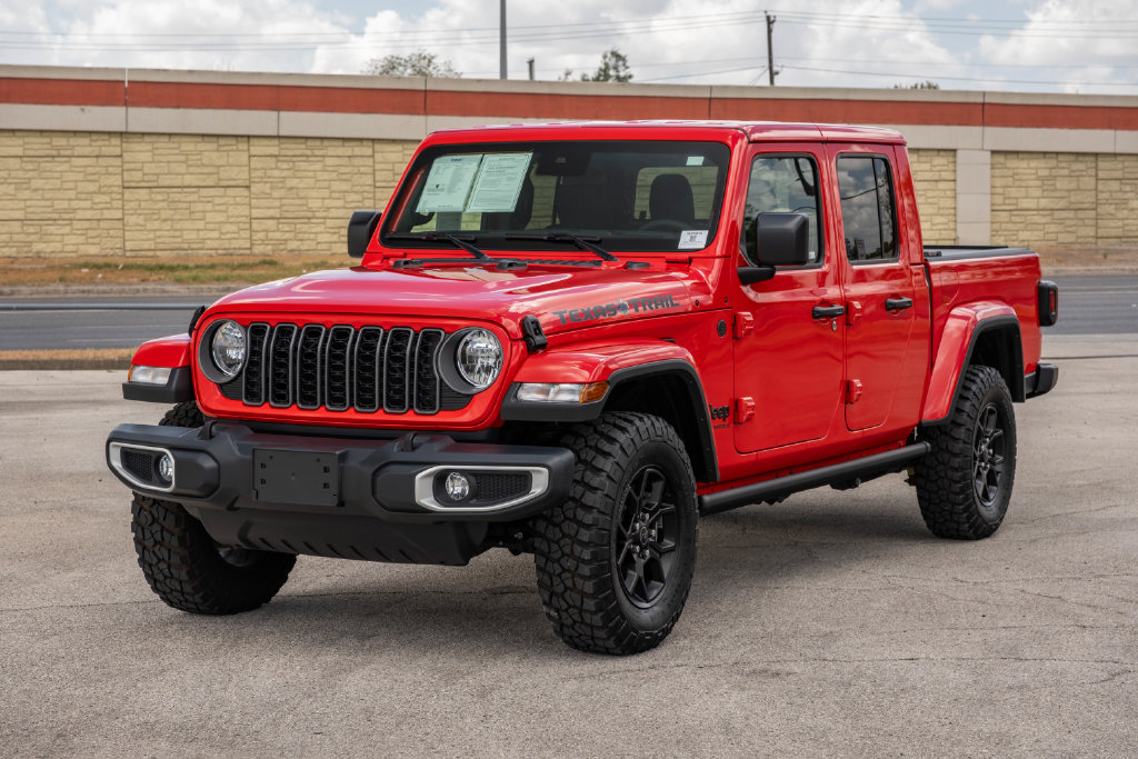 Used 2025 Jeep Gladiator Sport AWD/4WD image 4