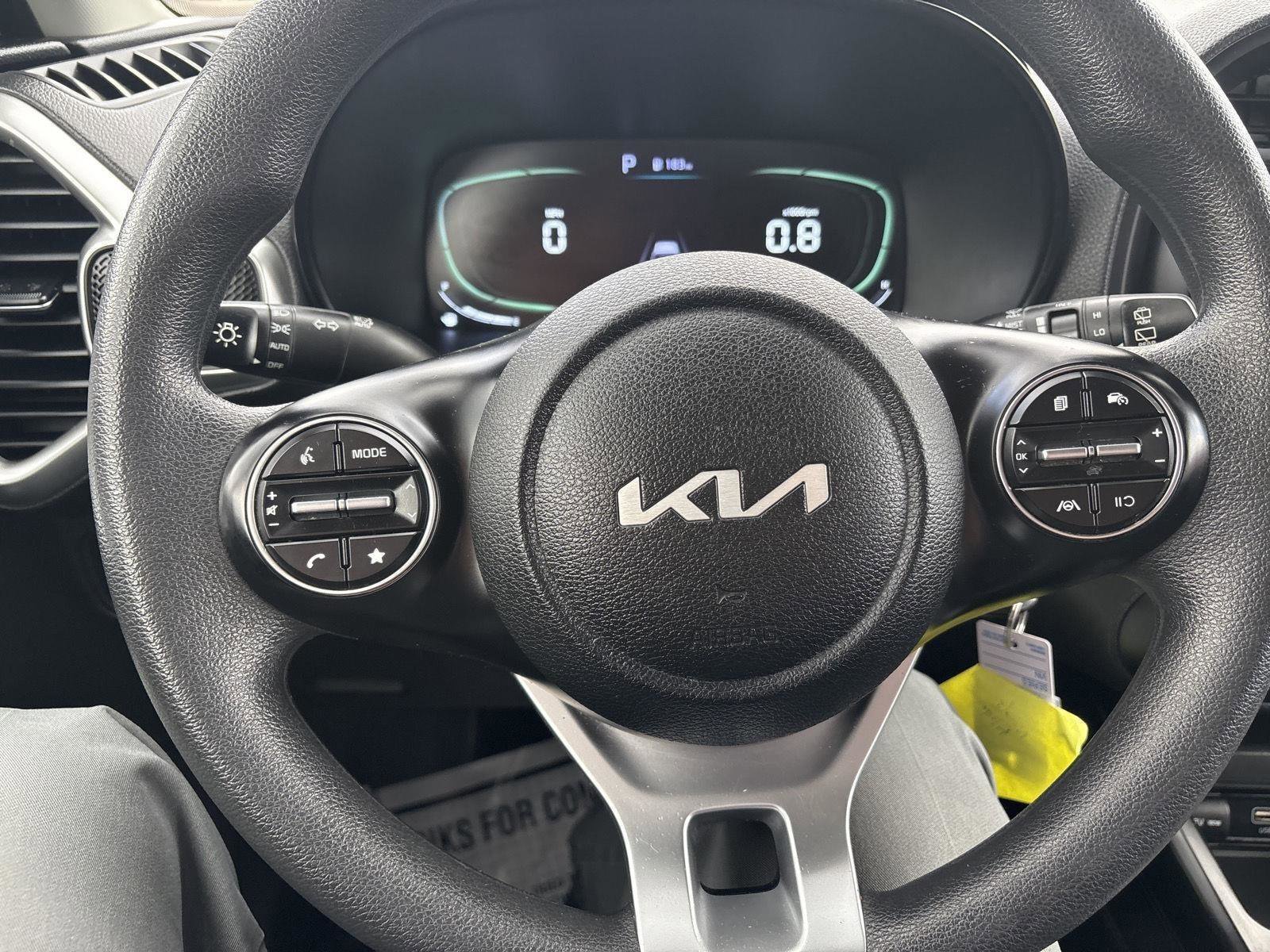 Used 2023 Kia Soul LX w/ LX Technology Package FWD image 35