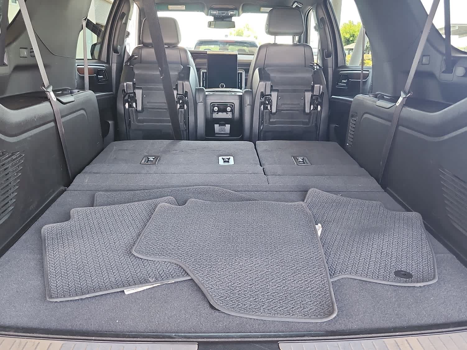Used 2025 GMC Yukon XL Denali AWD/4WD image 40