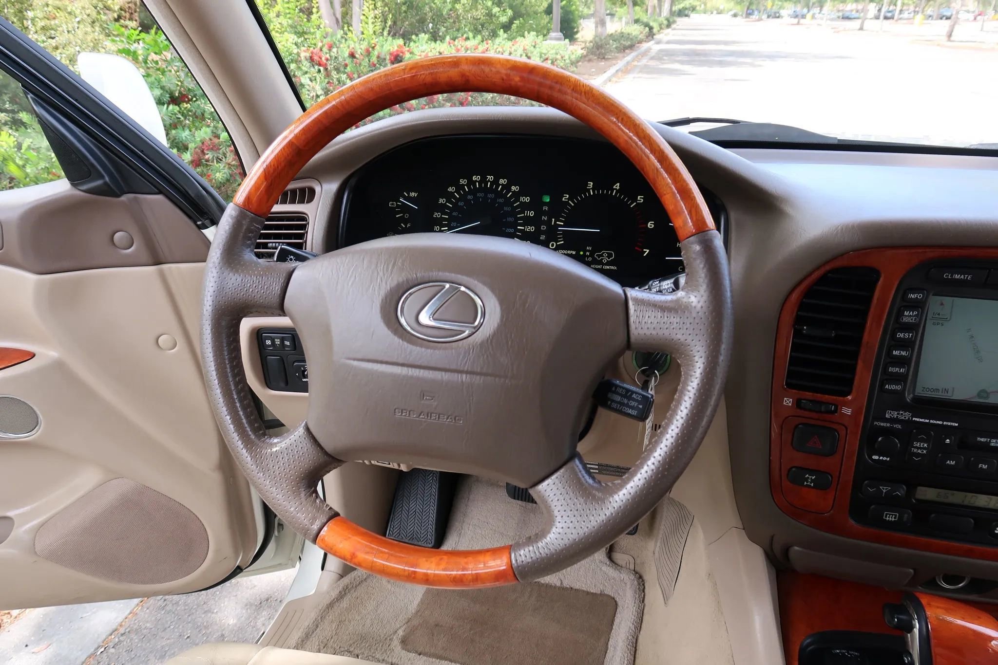 Used 2001 Lexus LX 470 4WD image 37