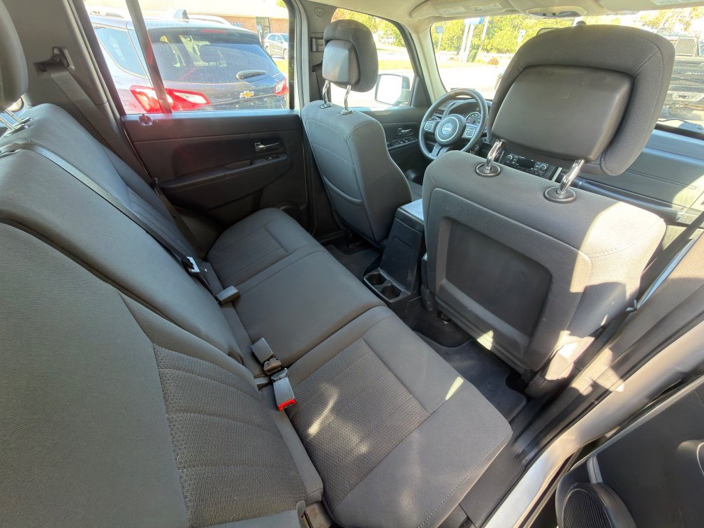 Used 2012 Jeep Liberty Sport AWD/4WD image 12