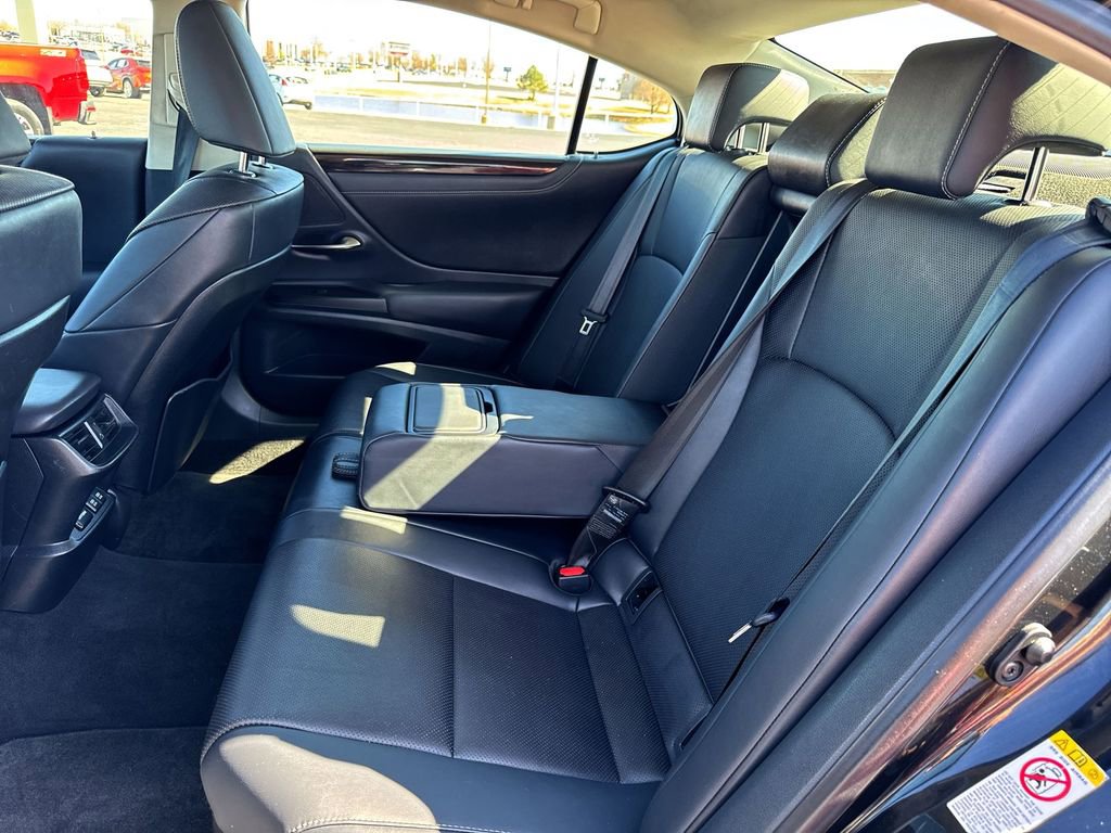 Used 2019 Lexus ES 300h w/ Premium Package image 23