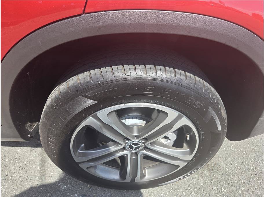 Used 2017 Mercedes-Benz GLC 300 4MATIC image 12
